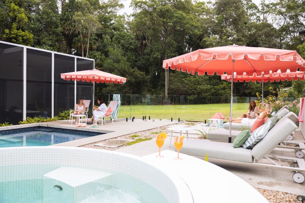 Host in Style: Outdoor Entertaining with the Villa Valance Retro Umbrella Host in Style: Outdoor Entertaining with the Villa Valance Retro Umbrella